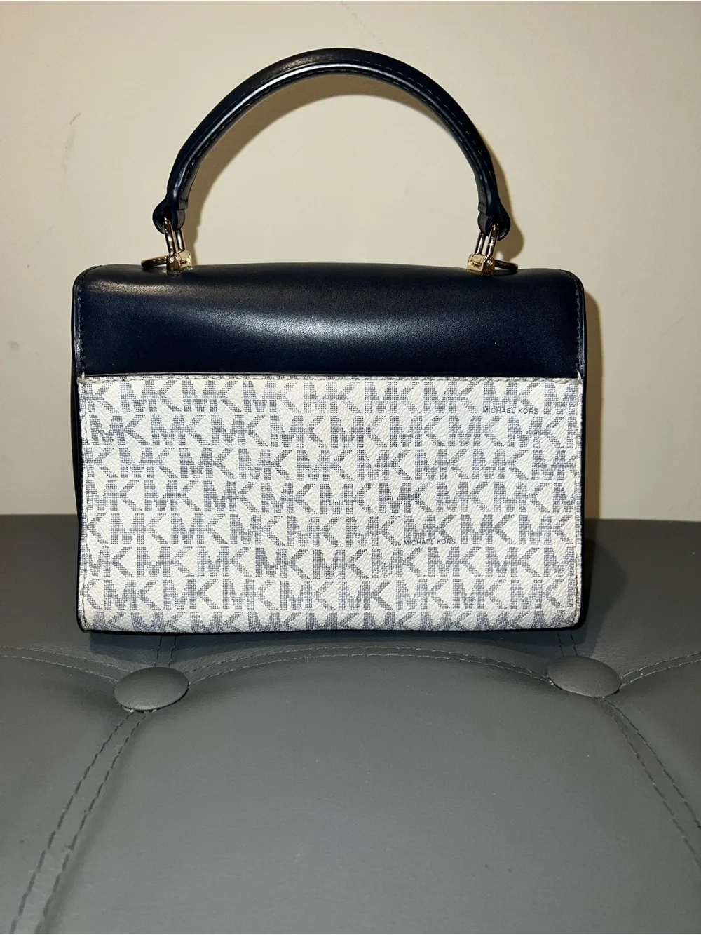 Michael Kors small Sloan logo